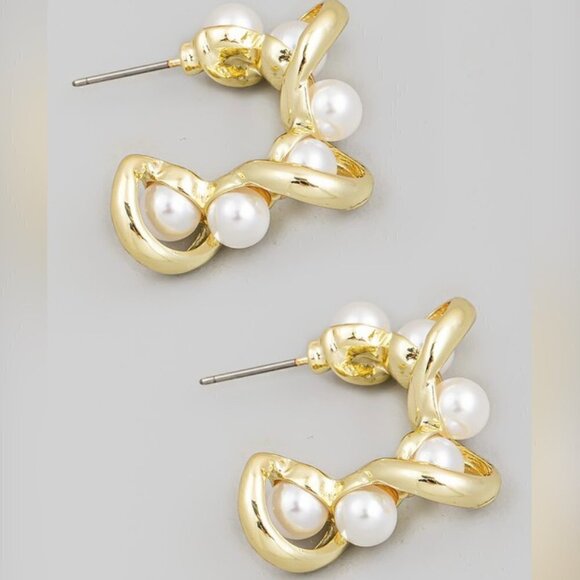 JACEE TWIST PEARL HOOP EARRINGS - Picture 1 of 1